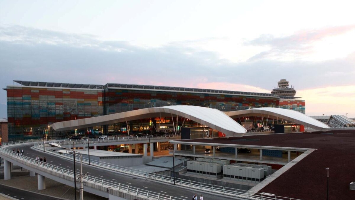 zvartnots airport